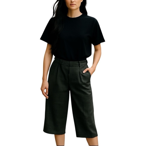 MIU MIU  Virgin Wool Plaid Bermuda Shorts/Capris in Sz 38 - Picture 1 of 13